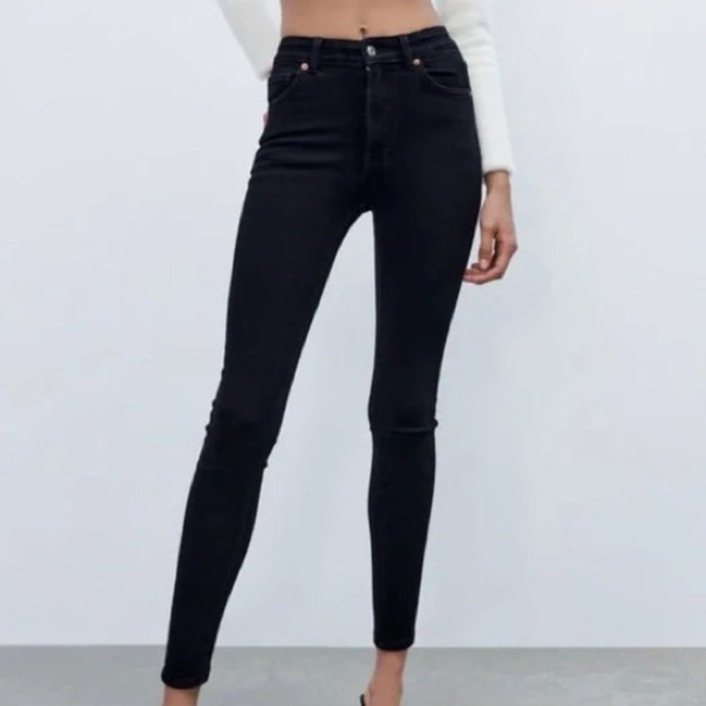Zara Black High-Waisted Skinny Jeans Size 4
